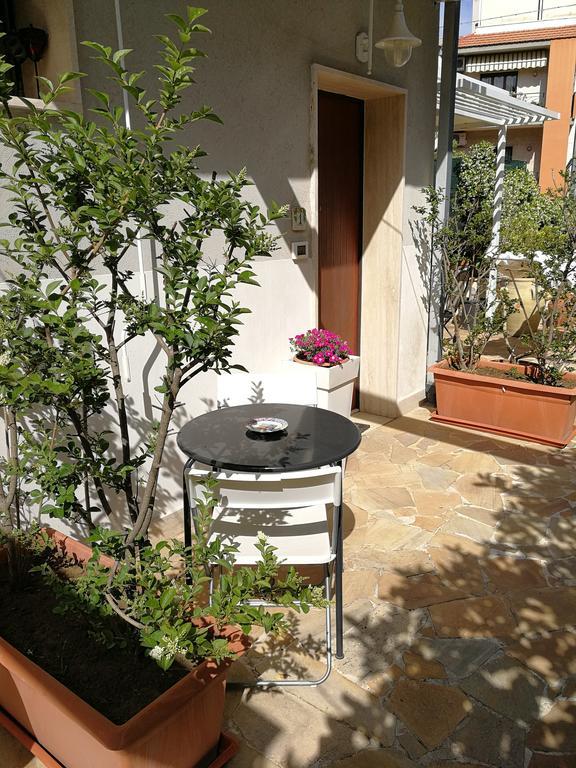 Bed and Breakfast Il Giardino Dei Limoni à Aci Castello Extérieur photo