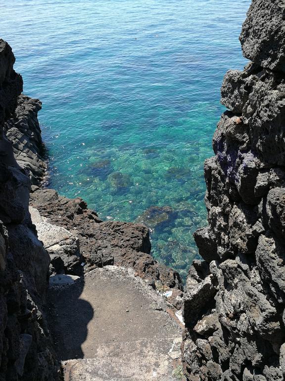 Bed and Breakfast Il Giardino Dei Limoni à Aci Castello Extérieur photo